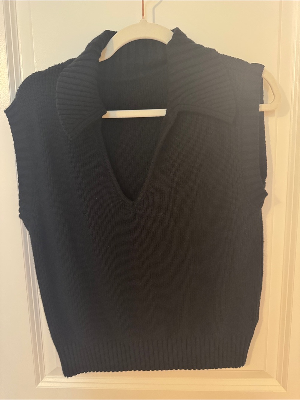 Sleeveless Collared V-Neck Knit Sweater - Black